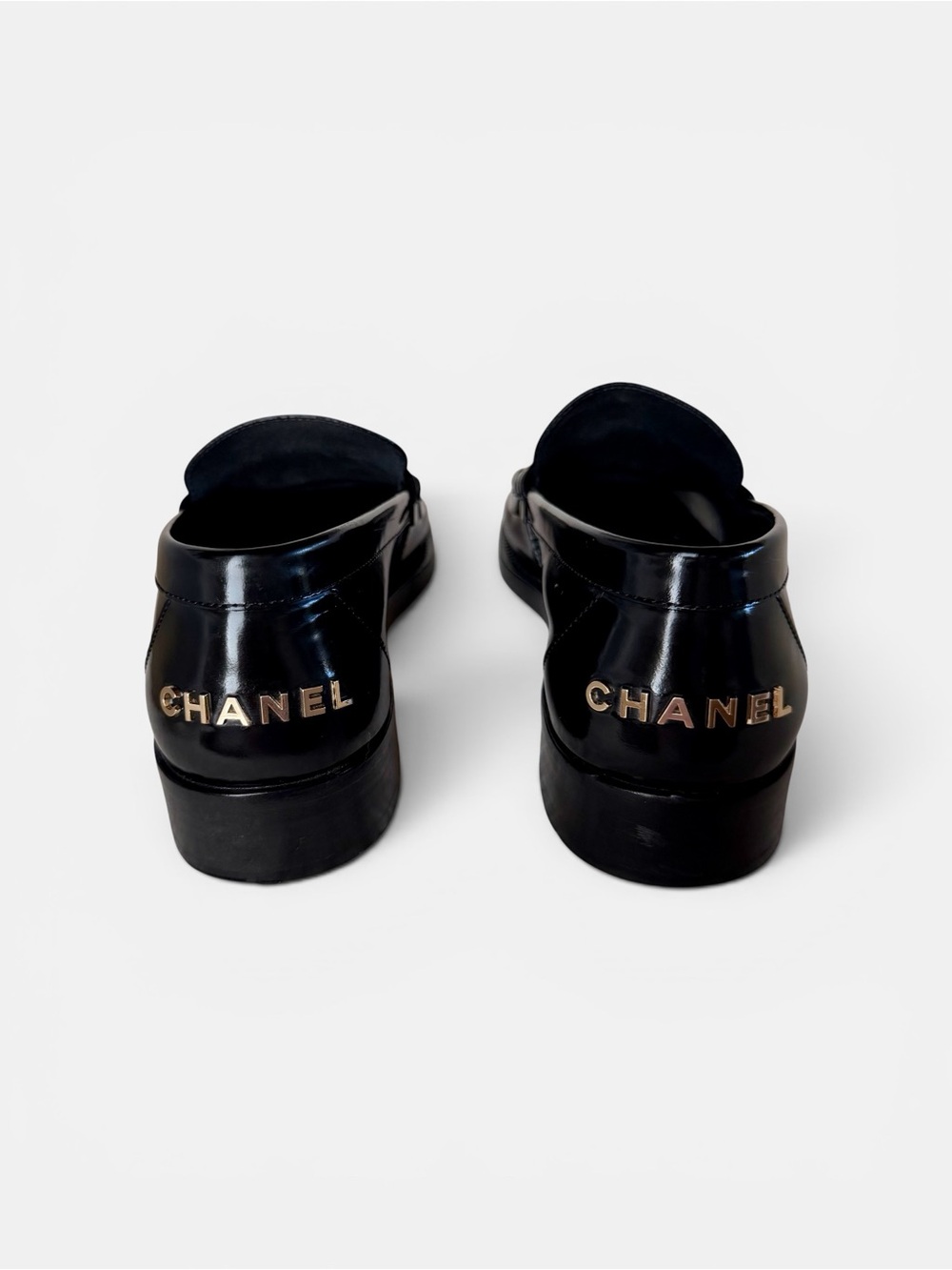CHANEL Black and White Branded Box with Camellia Detail - Picture 9 of 14
